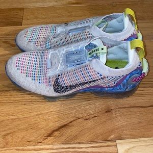 Nike women’s fly knit sneakers